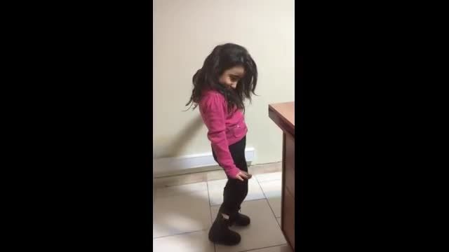 رقص دختر بچه با آهنگ مرتضی پاشایی
