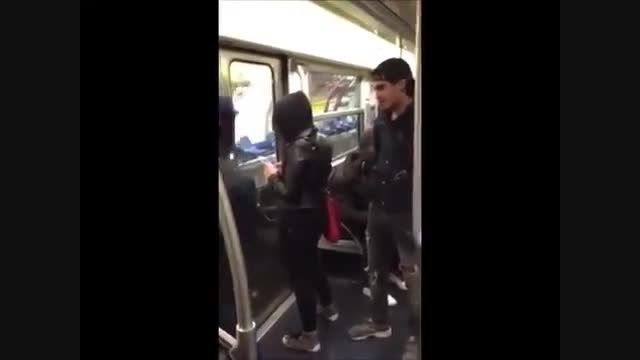 انداختن زن از مترو