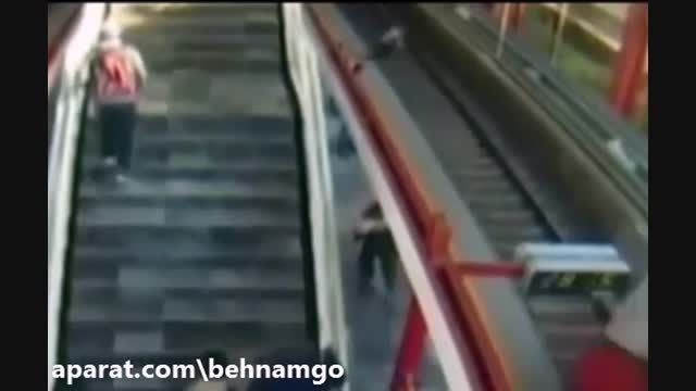 خودکشی فجیع دختر در مترو..!