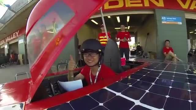 برندگان گروه های سه گانه مسابقه اتومبیل های خورشیدی است