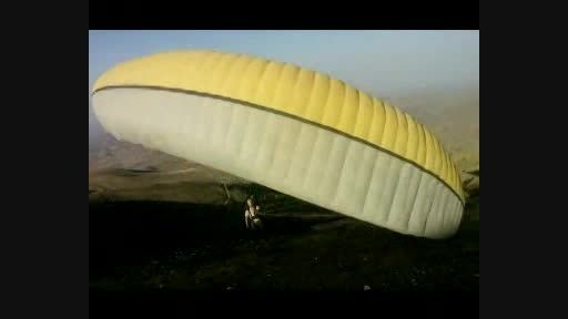 پرواز با پاراگلایدر در سایت ازغد(ارتفاعات بینالود)