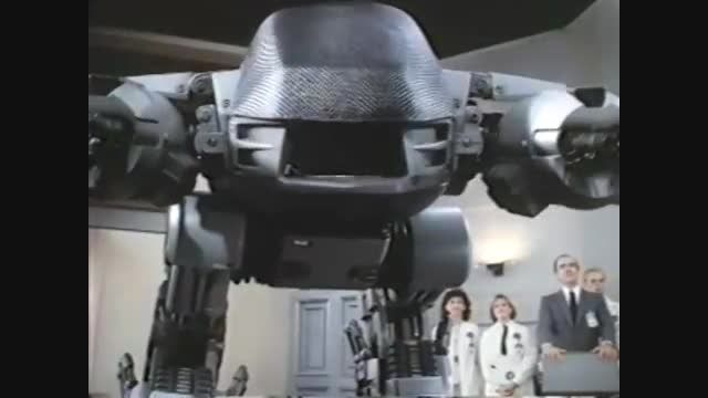 ربات مرگبار در فیلم خاطره انگیز پلیس آهنی 1