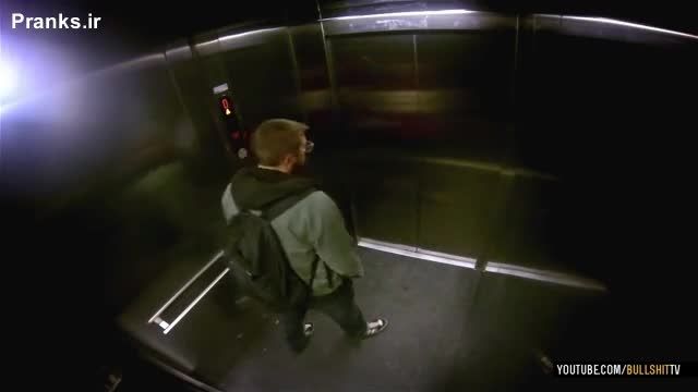دوربین مخفی زامبی در آسانسور