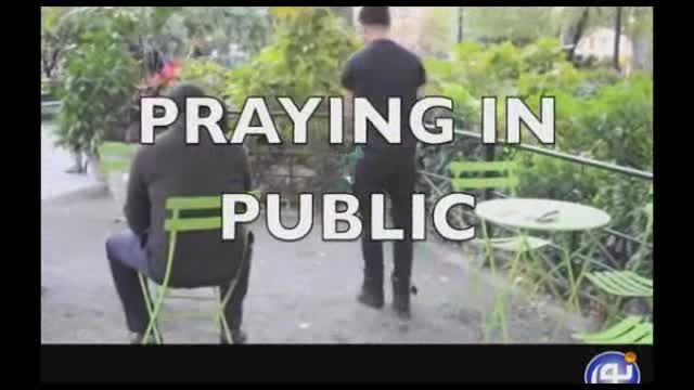 واکنش مردم آمریکا به نماز خواندن یک مسلمان درمکان عمومی