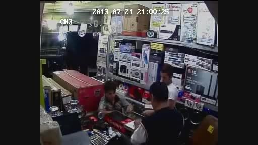 سرقت از مغازه های موبایل فروشی!