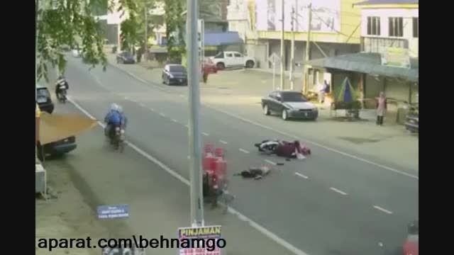 تصادف فجیع پسر بچه در خیابان..!