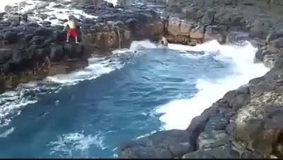 شنا کردن در محل خطرناک