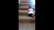 بالا رفتن یسنا از پله:-*