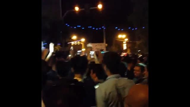 شادی مردم کرمانشاه پس از پیروزی ایران مقابل آمریکا