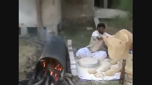 پخت نان های بسیار بزرگ در سیستان و بلوچستان