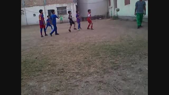 تلاش قابل تحسین متین برای زدن گل در مدرسه فوتبال توحید