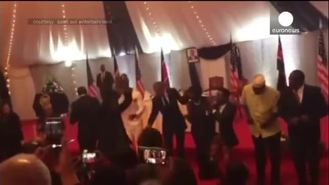 رقص اوباما در مهمانی شام در کنیا !