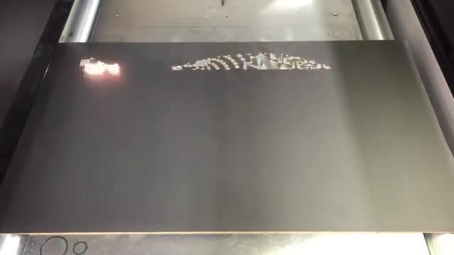 هنر نمایی فوق العاده روی فلز با اشعه لیزر