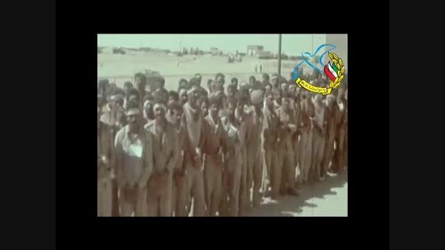 رژه اسرا عراقی در مقابل فرماندهان ارتش و سپاه
