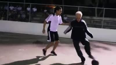 پیرمرد فوتبالیست