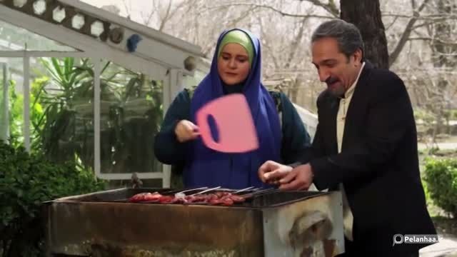 نعیمه نظام دوست در حال کباب درست کردن در فیلم رمز هفتم