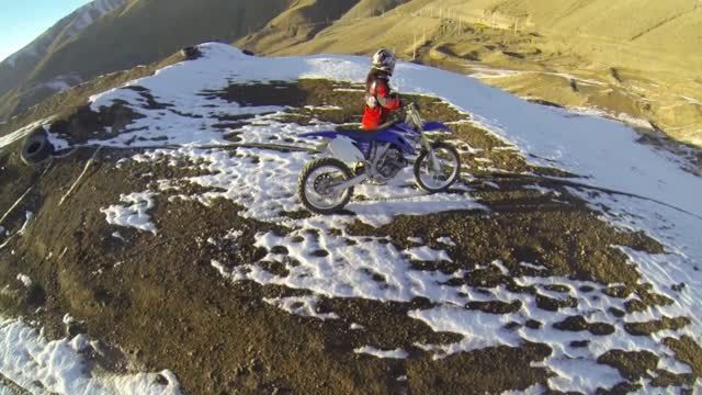 دختر موتورسوار (motocross)در  ارتفاعات