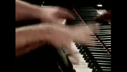 اجرای اهنگ دزدان دریایی كاراییب با پیانو