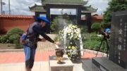 سونگ ایل گوك درحال دعا(در چین)