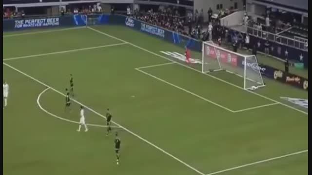 ضربه ی آزاد بسیار بد مسی در بازی دیشب آرژانتین - مکزیک