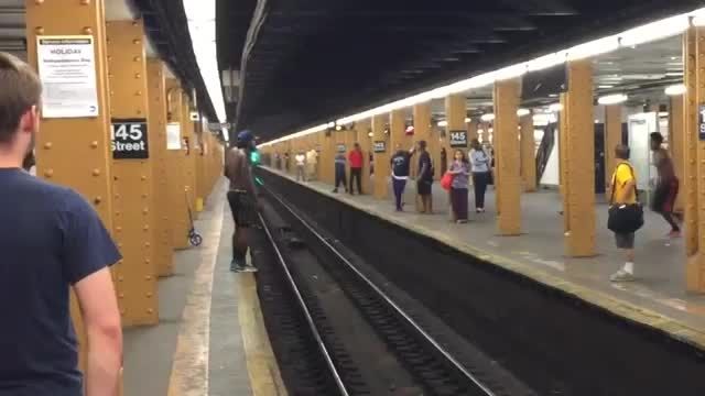 ضایع شدن وحشتناک در مترو