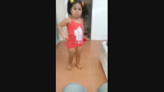 رقص بچه کوچک (دختر )