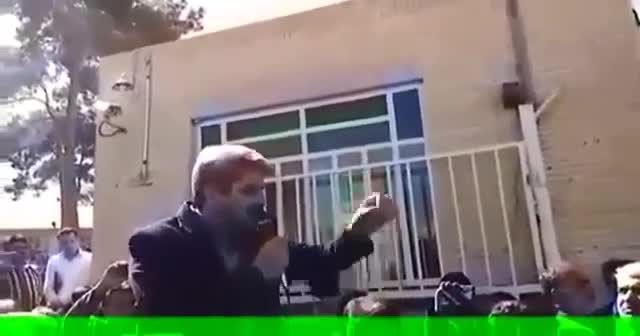 سخنان اعتراضی یکی از معلمان در مورد کمبود حقوق در ایران