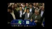 احمدی نژاد رای خود را در صندوق انداخت