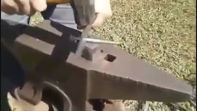 چاقویی که اهن را می برد