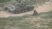 نجات 1 سرباز زخمی ارتش سوریه و همراه توسط یک تانک ارتش سوریه