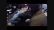 عبور پلیس آمریکا با خودرو از روی معترضان فرگوسن