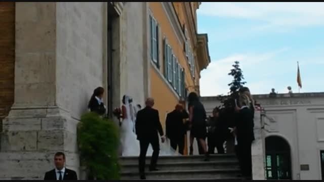 ورود ایلنا،همسر فلورنزی به کلیسا(عروسی)
