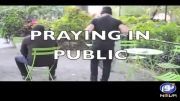 عکس العمل آمریکایی ها هنگام نماز خواندن دو جوان مسلمان!!!!!!