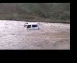 سقوط تویوتا با دو سرنشین در رودخانه شاهرود