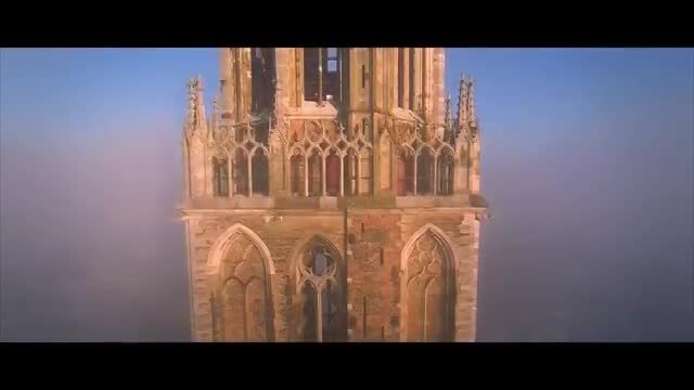 بلندترین کلیسای هلند در میان ابرها از چشم یک پهپاد