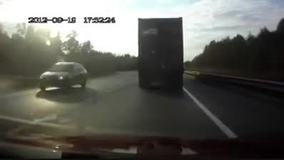 تصادف وحشتناک دو کامیون !!..