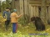 حمله خرس به انسان