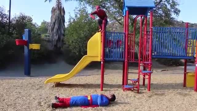 SpiderMan Vs Superman