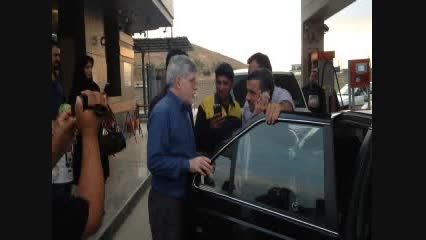 سلفی با دکتر احمدی نژاد در پمپ بنزین!
