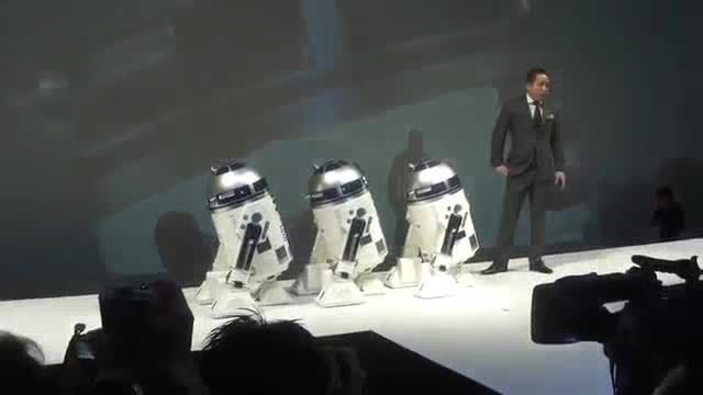 با AQUA R2-D2s آشنا شوید: یخچالی که خودش راه می رود