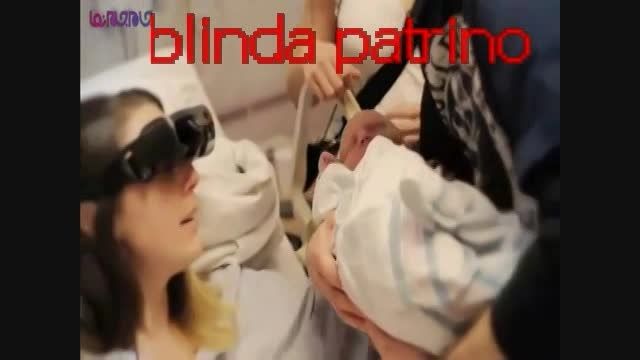 مادر نابینایی که برای اولین بار بچش رو میبینه(البته با