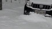 ماشین تویوتا به این میکن ماشین تو برف جقدر راحت راه میره