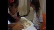 مونا کودک 4 ساله ایرانی قصه گویی به زبان انگلیسی