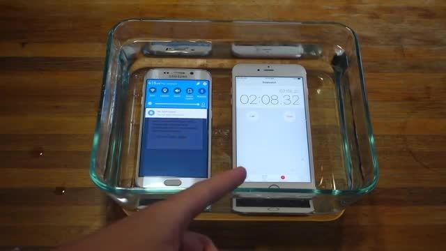 تست ضد آب iPhone 6S Plus vs Galaxy S6 edge