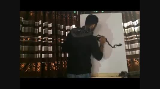 نقاشی که عکس مرتضی پاشایی را میکشد