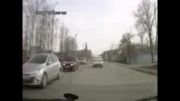 عاقبت مردم آزاری راننده روس در خیابان....