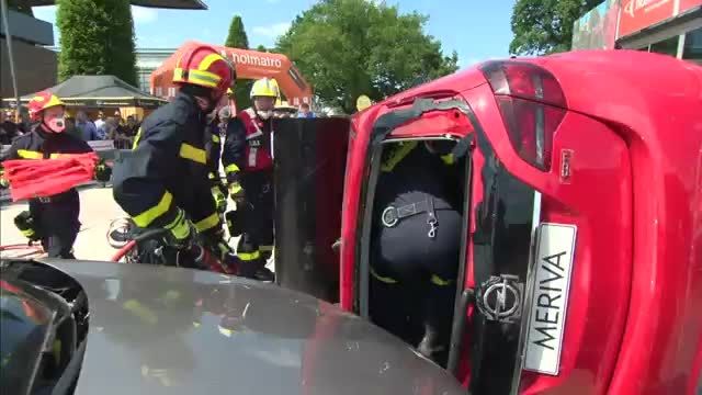عملیات نمایشی داوطلبان آتشنشانی