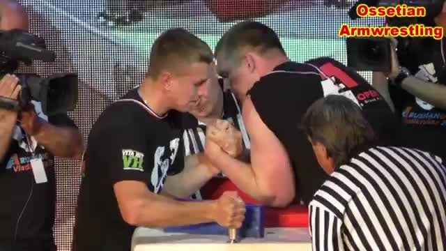 مسابقات مچ اندازی arm wrestling