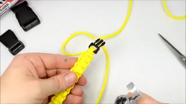 How to Make a Simple Paracord Dog Collar - BoredParacor