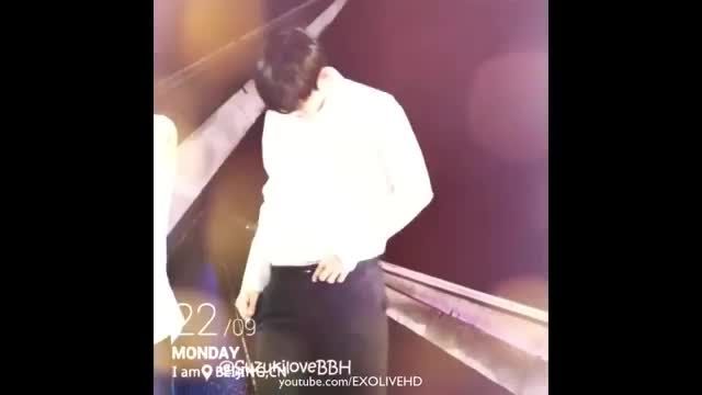 Funny Baekhyun with his pants